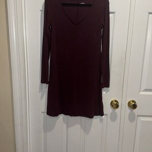SO Burgundy Long Sleeve V-Neck Tunic – Size M